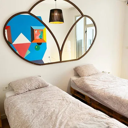 Apartman Artsy At Komuna E Parisit
